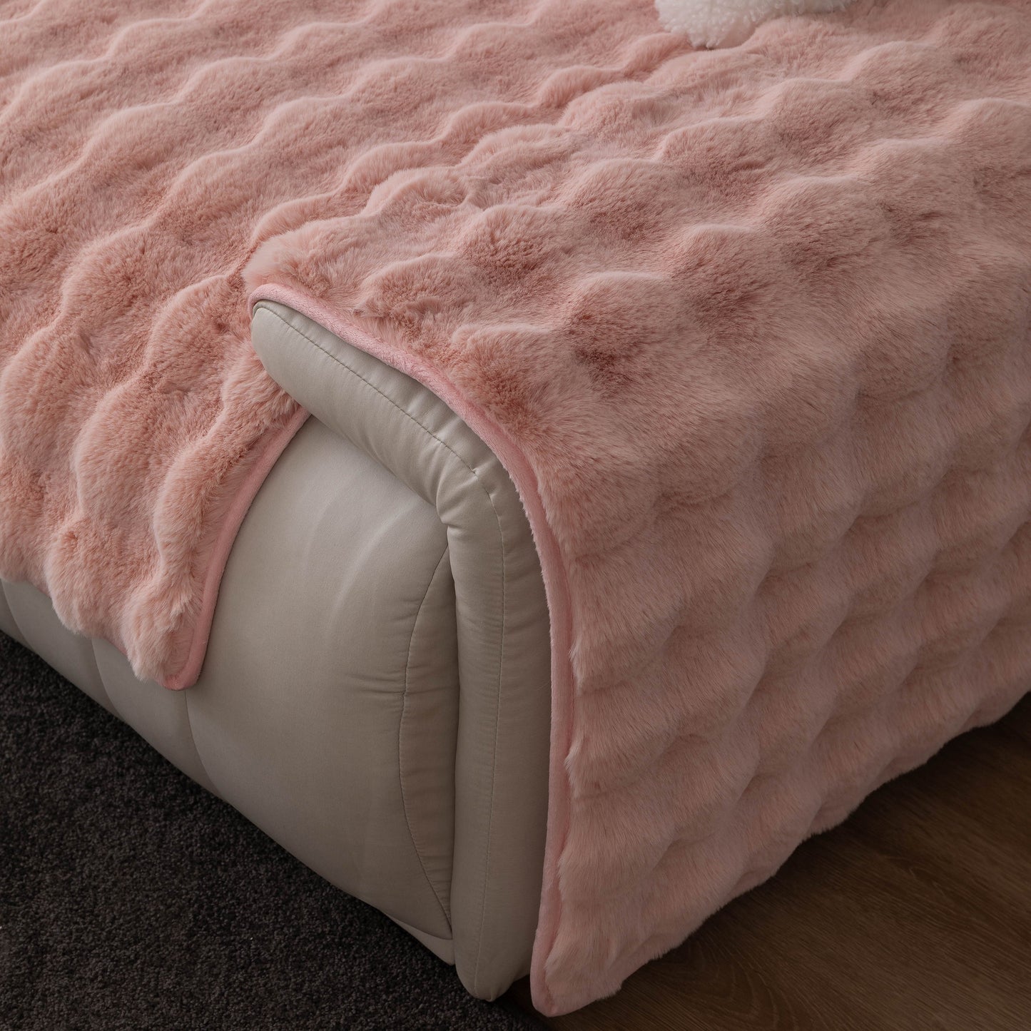 Thick Sofa Cushion Solid Color Faux Fur Fluffy Sofa Cushion Non-Slip Couch Covers in pink rabbit plush, enhancing luxury comfort.