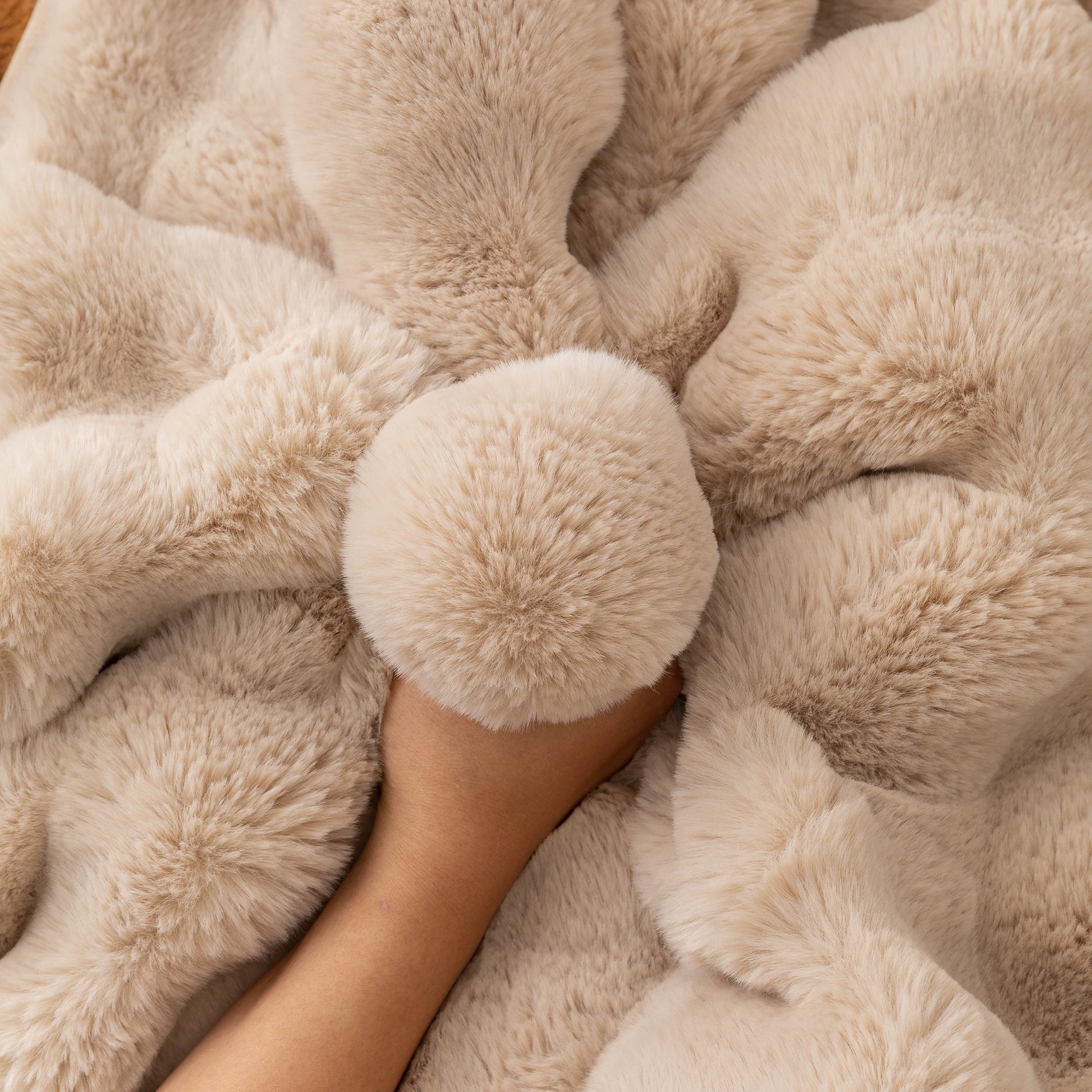 Close-up of Thick Sofa Cushion Solid Color Faux Fur Fluffy Sofa Cushion Non-Slip Couch Covers, showcasing plush texture and comfort.