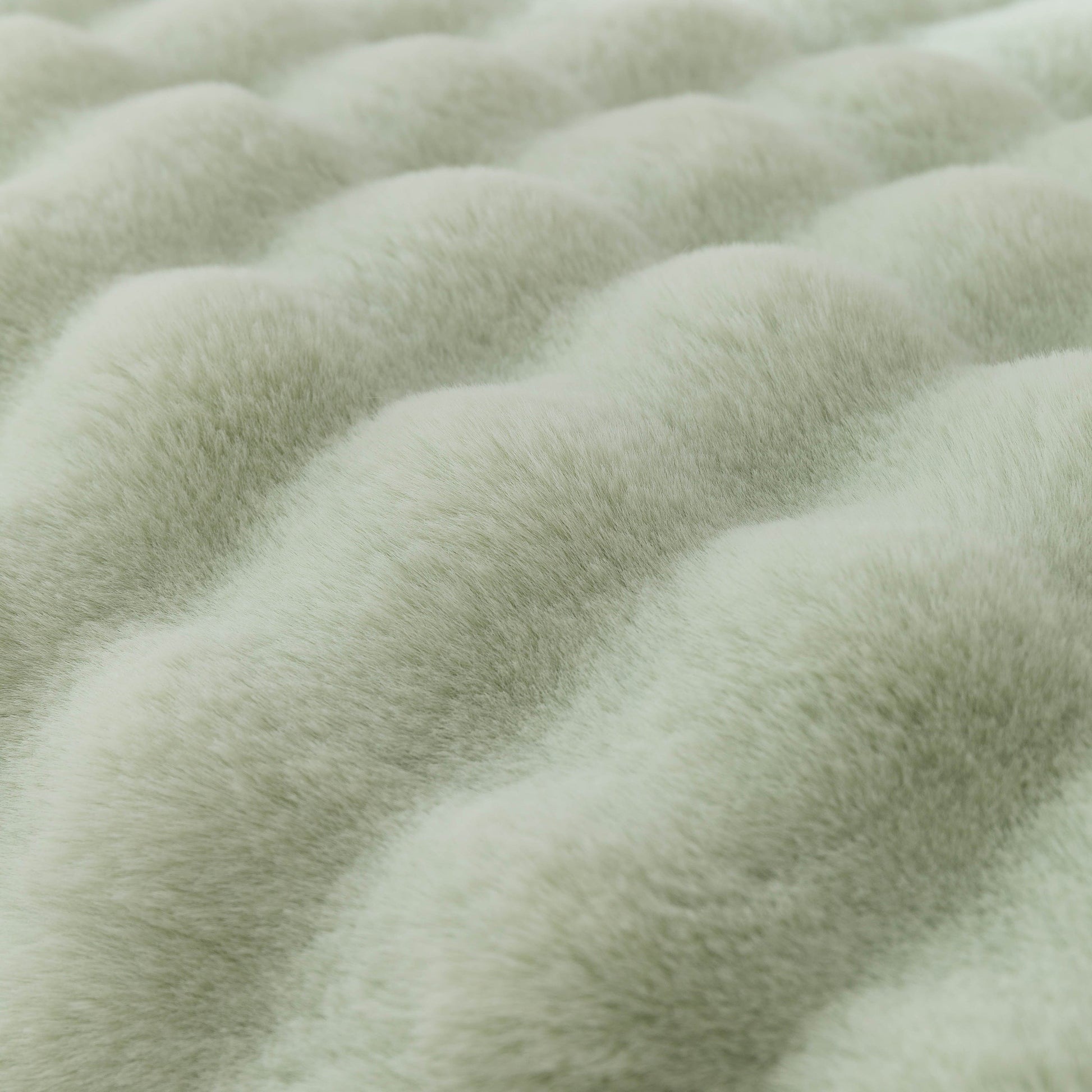 Close-up of plush faux fur texture on Thick Sofa Cushion Solid Color Faux Fur Fluffy Sofa Cushion Non-Slip Couch Covers