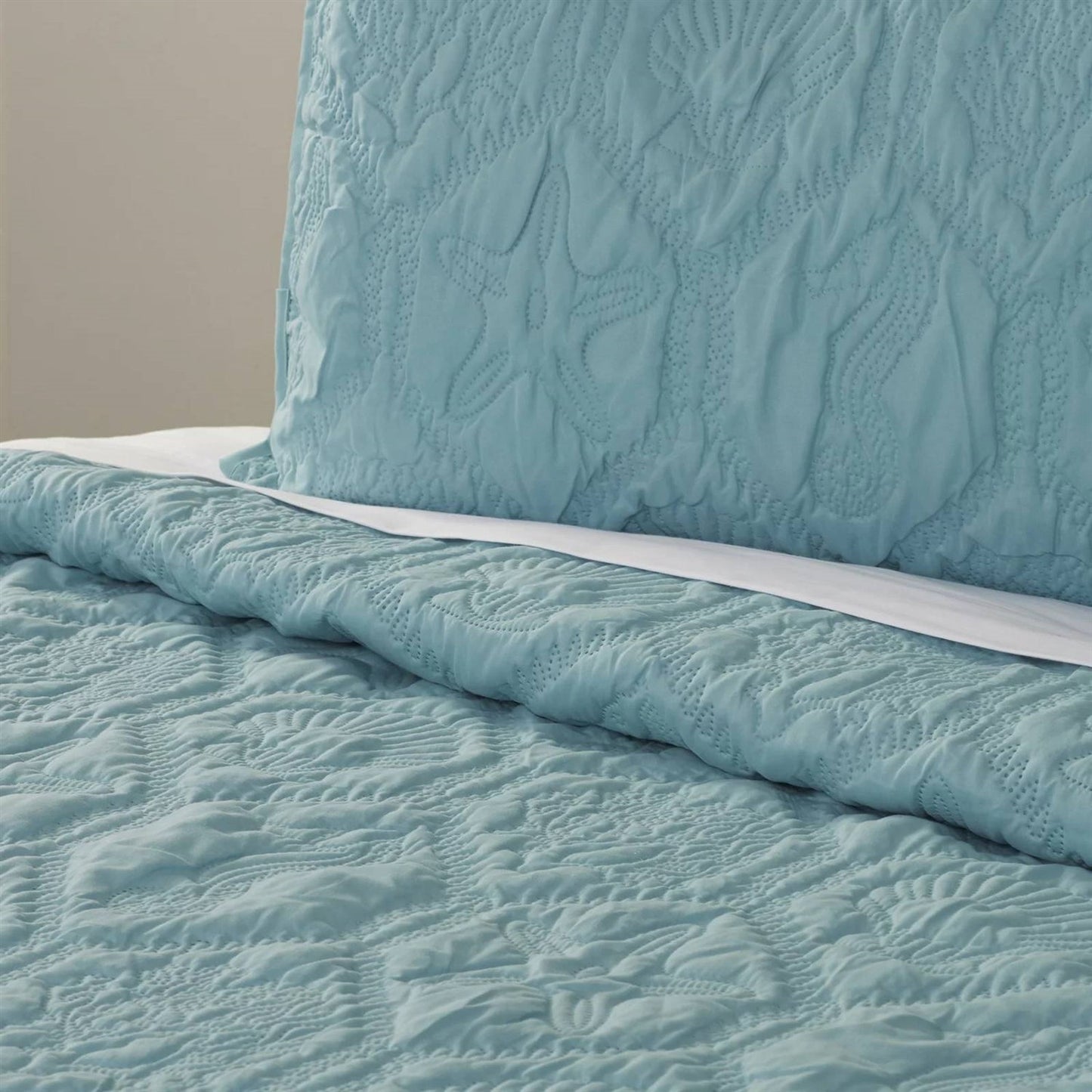 King Coastal Beach Starfish Seashell Seahorse Aqua Blue Teal 3-Piece Quilt Set with embossed sea life pattern and sham