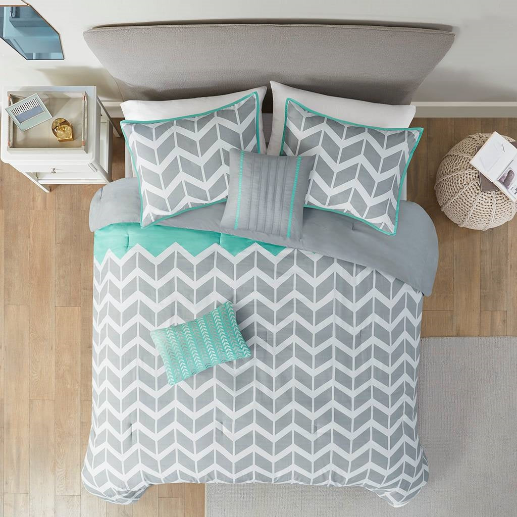 Twin/Twin XL Reversible Comforter Set in Grey White Aqua Teal Chevron Stripe on bed