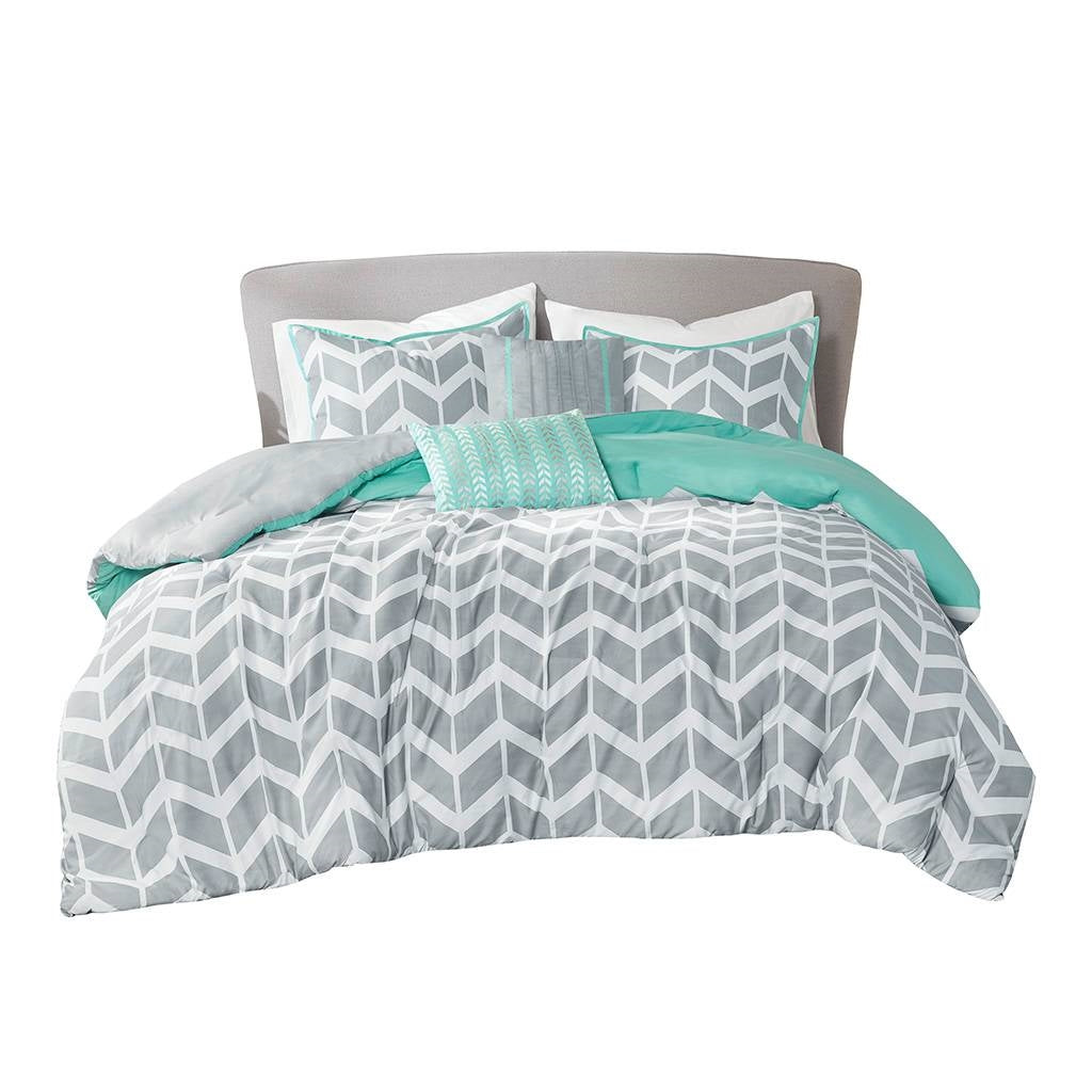 Twin/Twin XL Reversible Comforter Set in Grey White Aqua Teal Chevron Stripe on bed