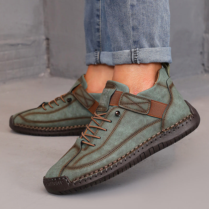 Men's casual green leather sneakers with brown accents and a comfortable sole, perfect for everyday wear and casual outings.