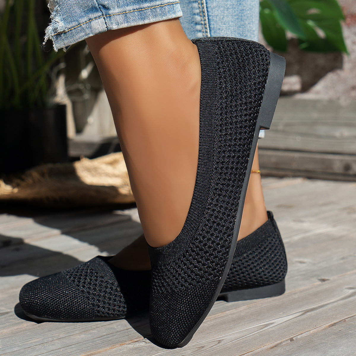 Flying Woven Mesh Shallow-Mouth Women’s Shoes in black, showcasing breathable and stretchy fly-woven fabric for comfort and modern style.