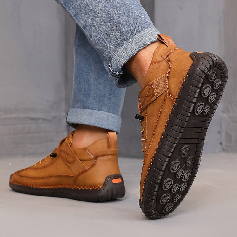 Stylish brown Men’s casual leather boots with durable sole, perfect for urban and outdoor activities.