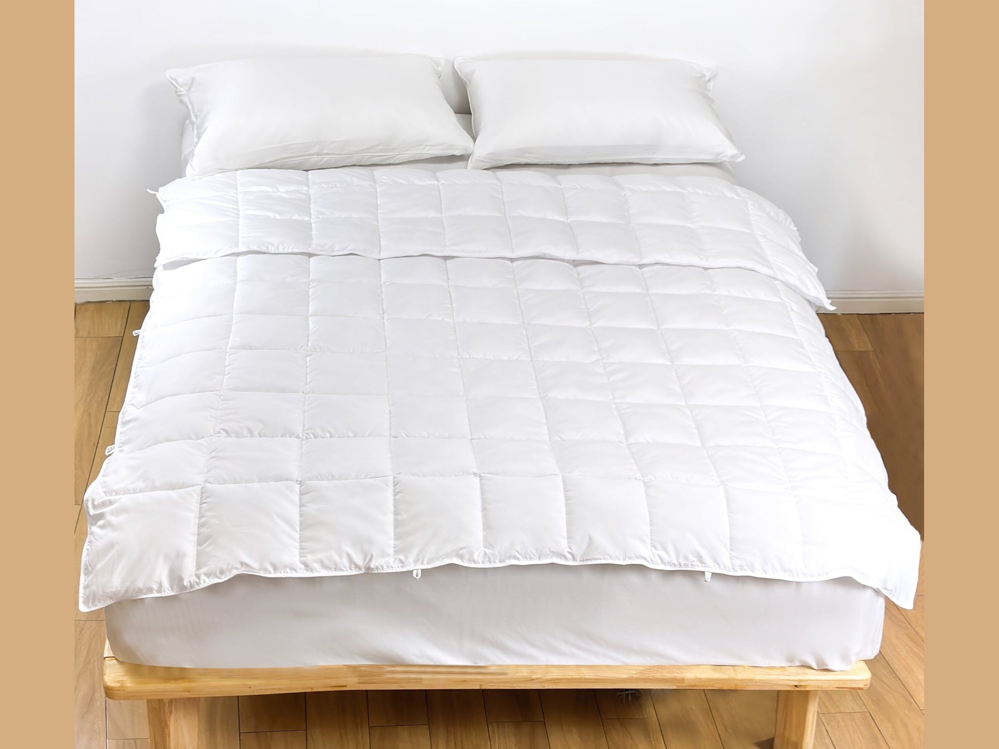 SHNUGGLE SNAP-EZ Quilt on bed, soft and snuggly, quilted design. Easy-to-attach loops, lightweight and dryer-safe convenience.