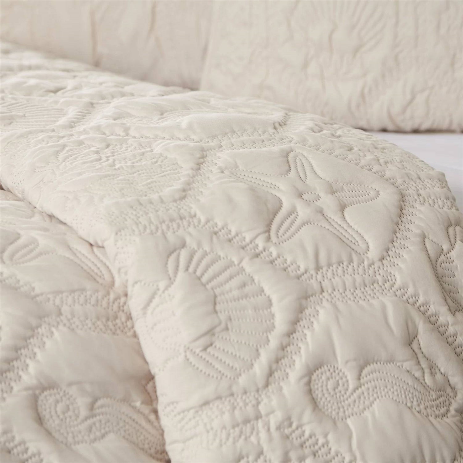 Queen Coastal Beach Starfish Seashells Seahorse Sand Tan 3-Piece Quilt Set with embossed sea life pattern
