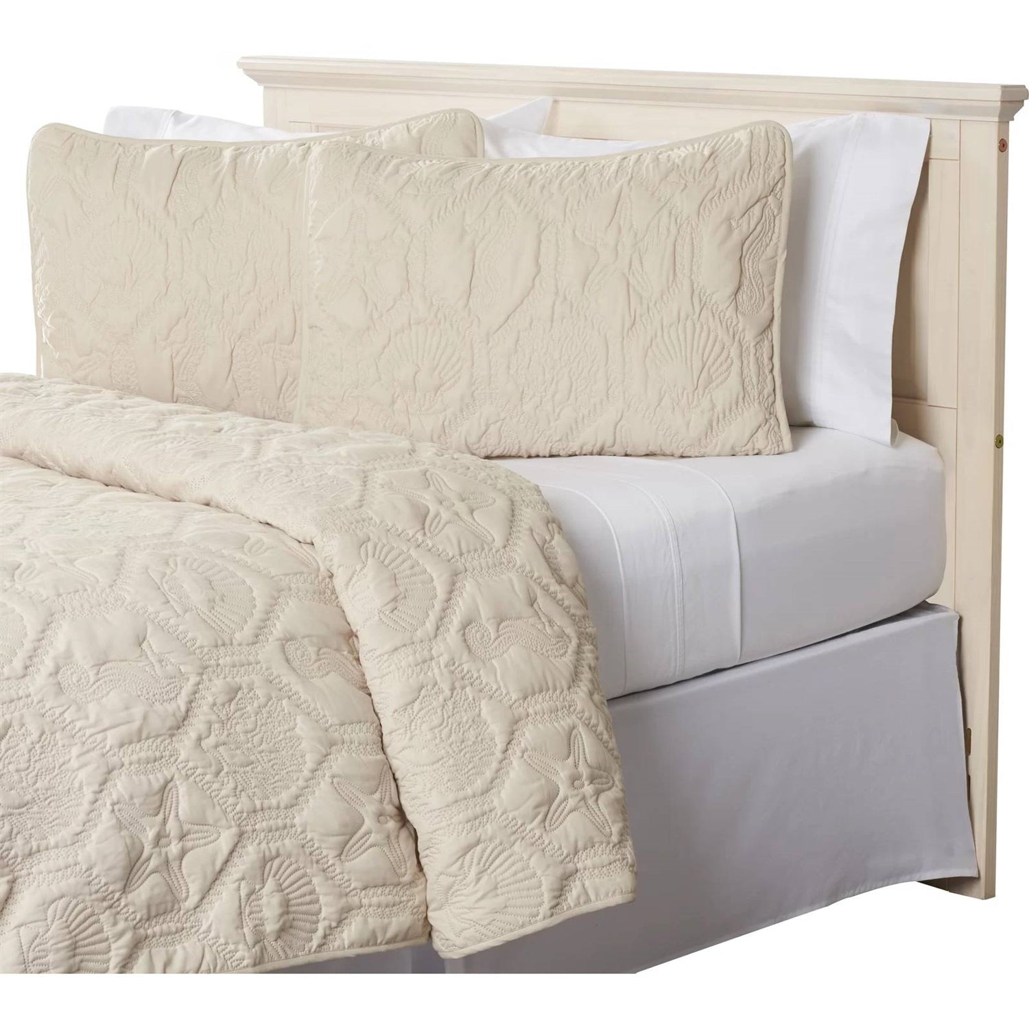 Queen Coastal Beach Starfish Seashells Seahorse Sand Tan 3-Piece Quilt Set displayed on bed