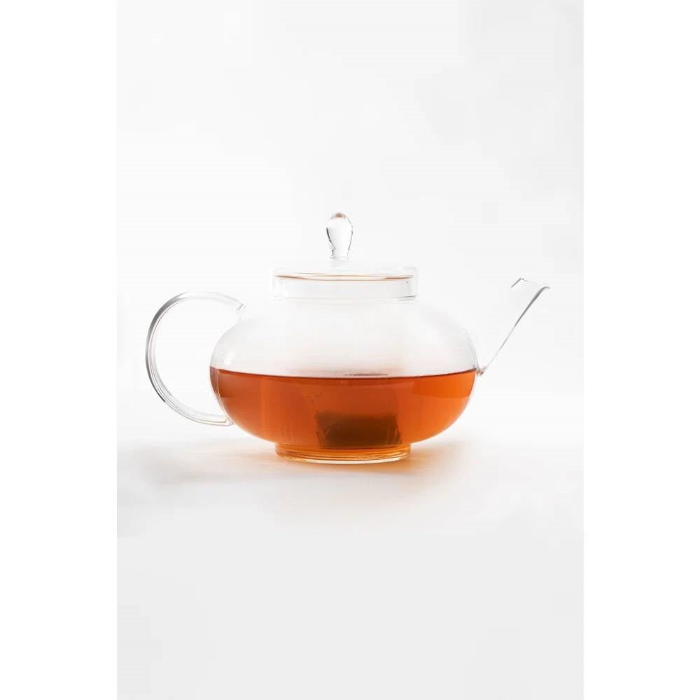 1,500 ml / 50 oz Borosilicate Glass Teapot with Removable Infuser filled with tea