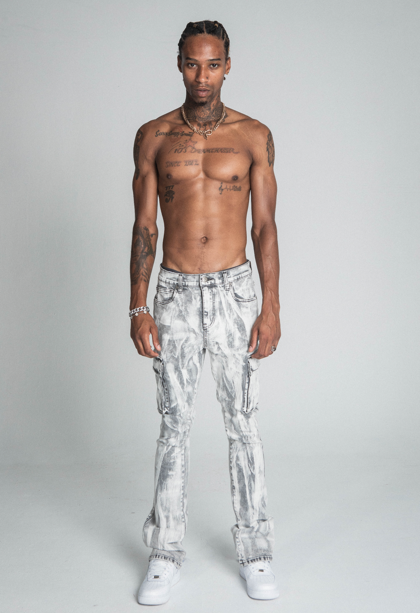 AJ29SK GREY/WHITE WASH STACKED CARGO JEANS modeled on a person, featuring a mid rise, stretchy fabric, paint splash, and cargo pockets.