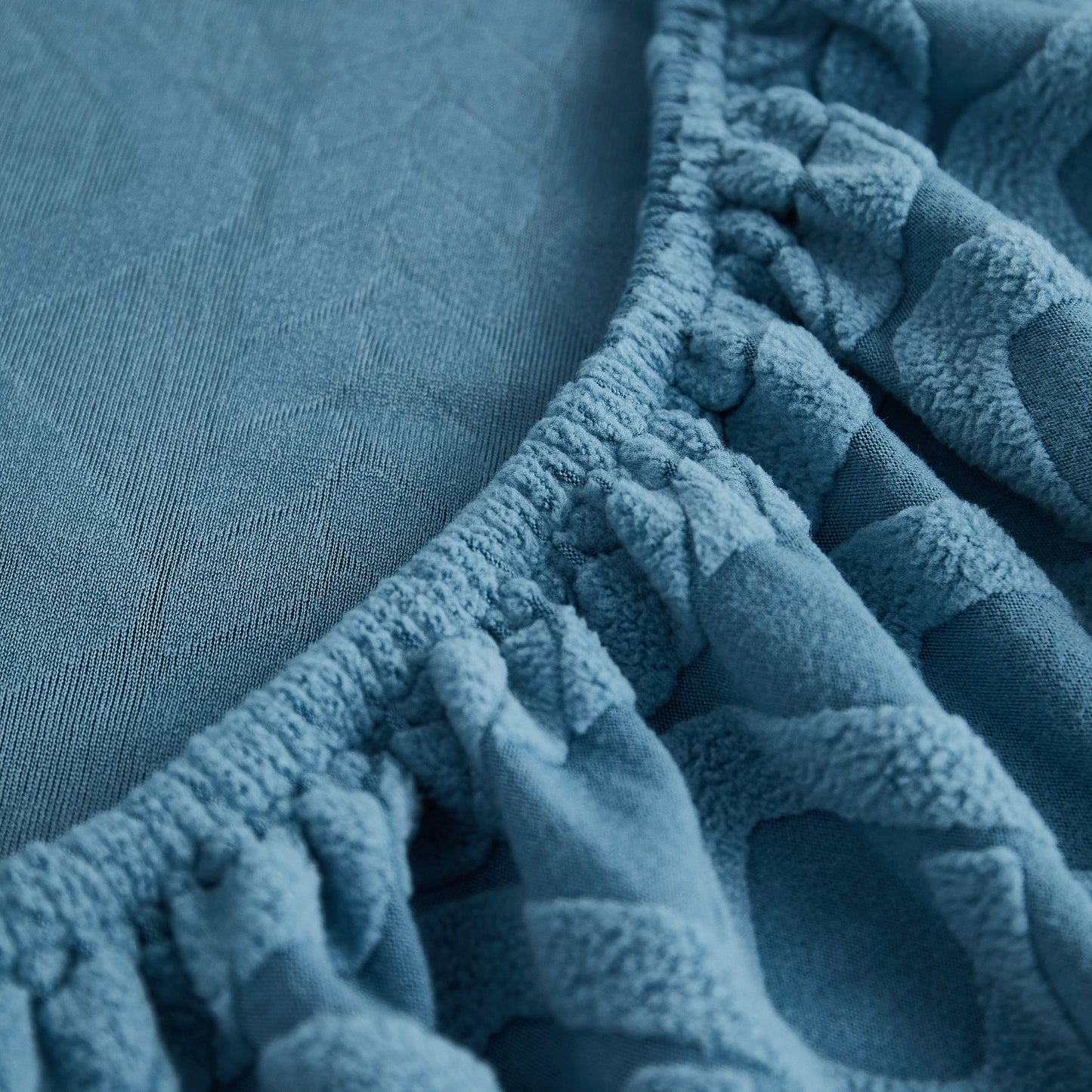 Close-up of Stretch Couch Seat Cushion Covers, Sofa Slipcover Sofa Cover Soft Flexibility with Elastic Bottom in blue fabric.