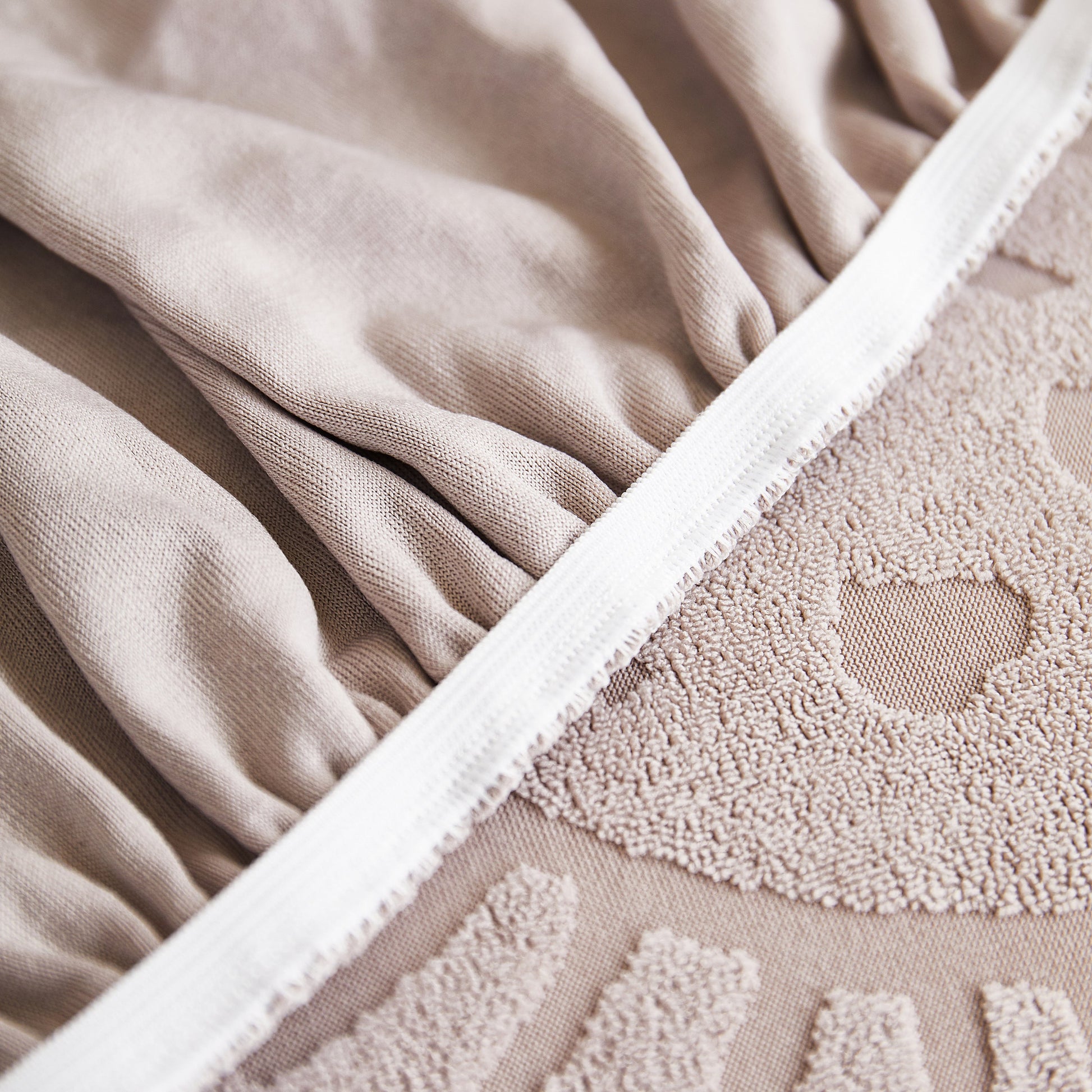 Close-up of the Sofa Seat Cover, Sunflower Patterned Elastic Skirted Couch Cushion Covers for 1/2/3/4-Seater Sofas showing texture detail.
