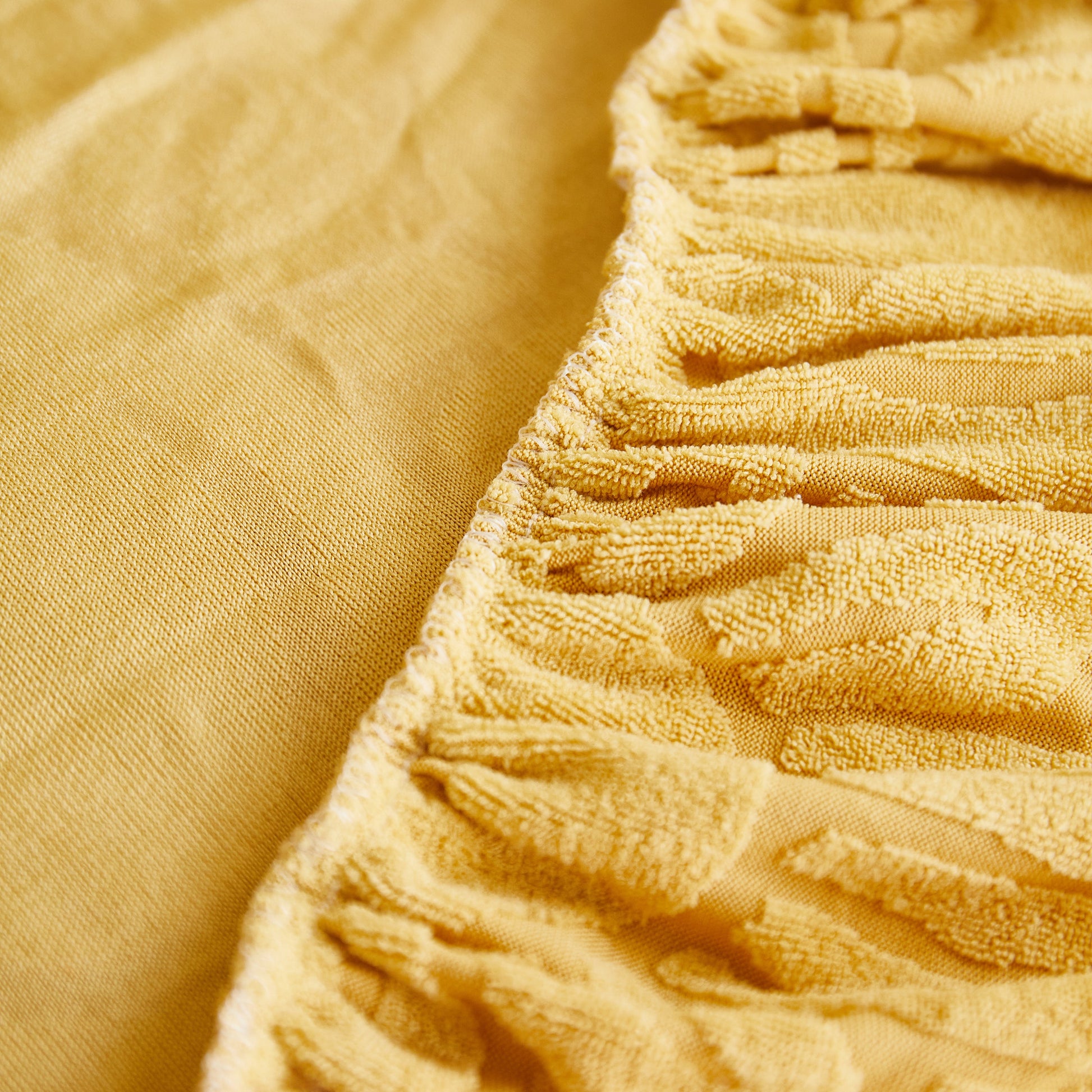 Close-up of sunflower-patterned elastic skirted fabric for Sofa Seat Cover, Sunflower Patterned Elastic Skirted Couch Cushion Covers for 1/2/3/4-Seater Sofas.