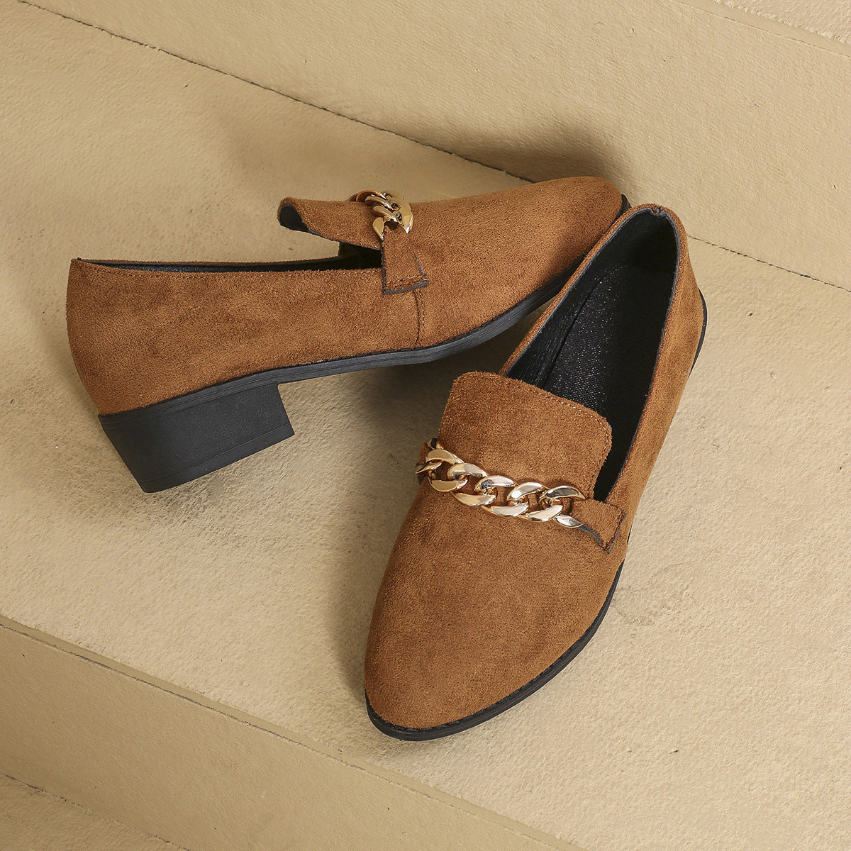Casual brown loafers with chain detail for a chic look.