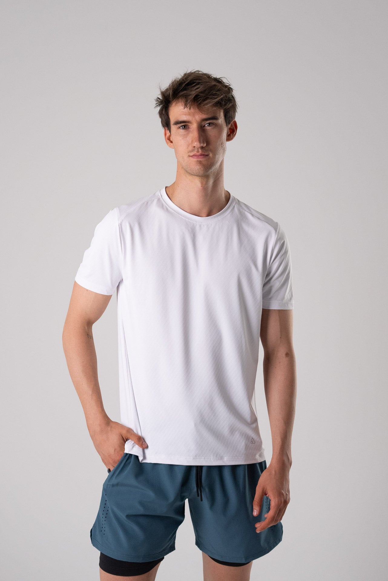 ALIVE Strong Tee – Athletic Performance T-Shirt for Training