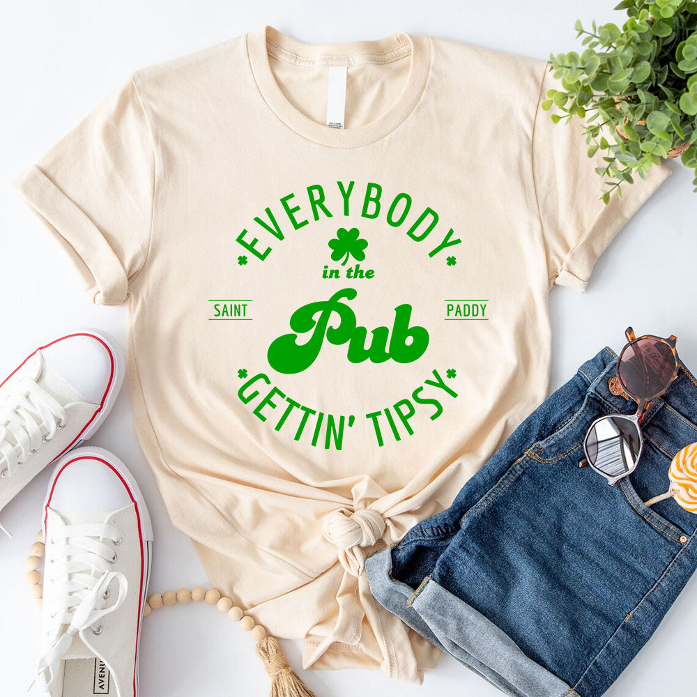 Funny Shirt – Everybody in the Pub Gettin' Tipsy Tee