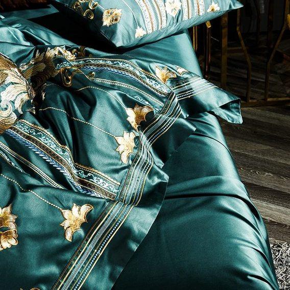 Luxurious Edmund the Old Duvet Cover Set (Egyptian Cotton) with royal pattern and cotton-silk blend, enhancing bedroom elegance.
