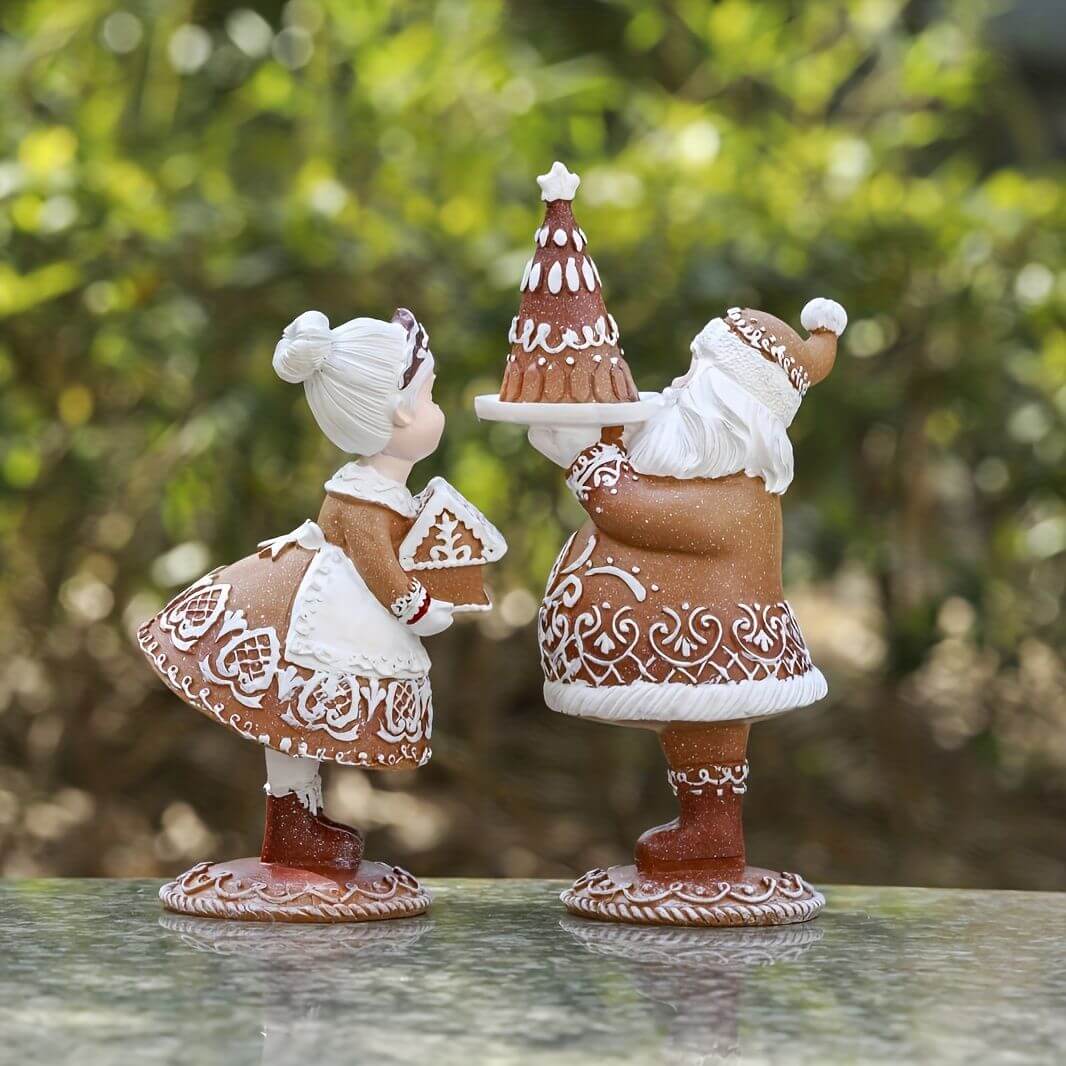 Small Ornament Couples Gifts Christmas Crafts resin figurines of a couple holding Christmas treats, perfect for holiday decor.