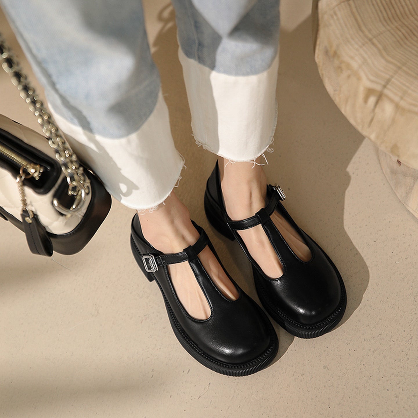 Black Women’s Shallow-Mouth Mary Jane Shoes with flat heel and buckle design, perfect for a stylish vintage look.