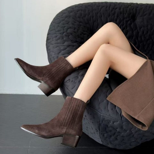 Women’s Retro Square-Toe Mid-Heel Chunky Leather Boots in brown, featuring a classic square-toe design and comfortable mid-heel.