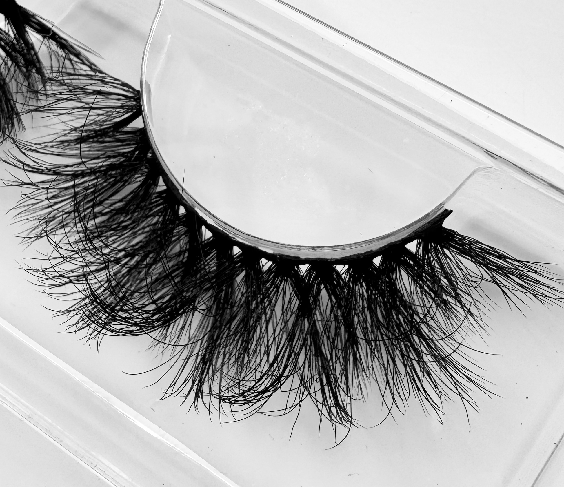 Flame ultra-fluffy faux mink eyelashes in packaging, vegan and cruelty-free, with thin flexible band, includes free eyelash brush
