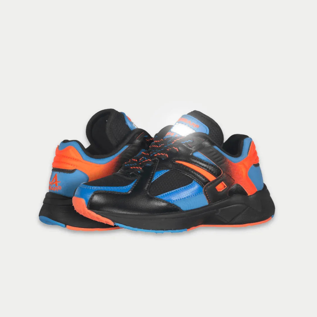 La Gear Kids Catapult Light-Up Lowtop | Black x Blue sneakers with motion-activated light-up tongue, black and blue accents.