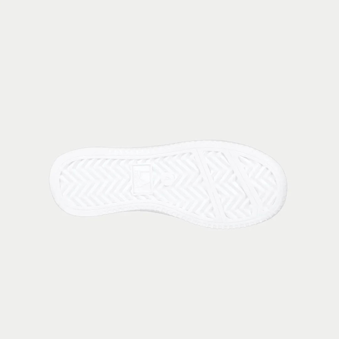 Outsole view of LA Gear Kids Edge Lowtop | Black x White Logo highlighting grip pattern