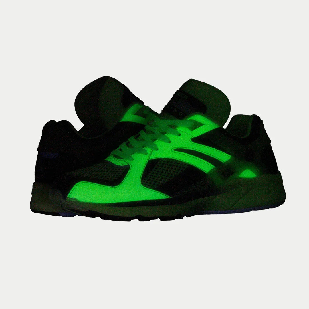 LA Gear Men's Catapult Light-Up x Glow Lowtop | Neon Yellow x Black sneaker glowing in dark
