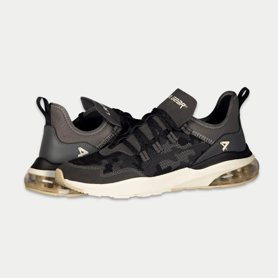 LA Gear Men’s Runyon Lowtop | Black x Gray sneakers showcasing breathable mesh and suede tongue.