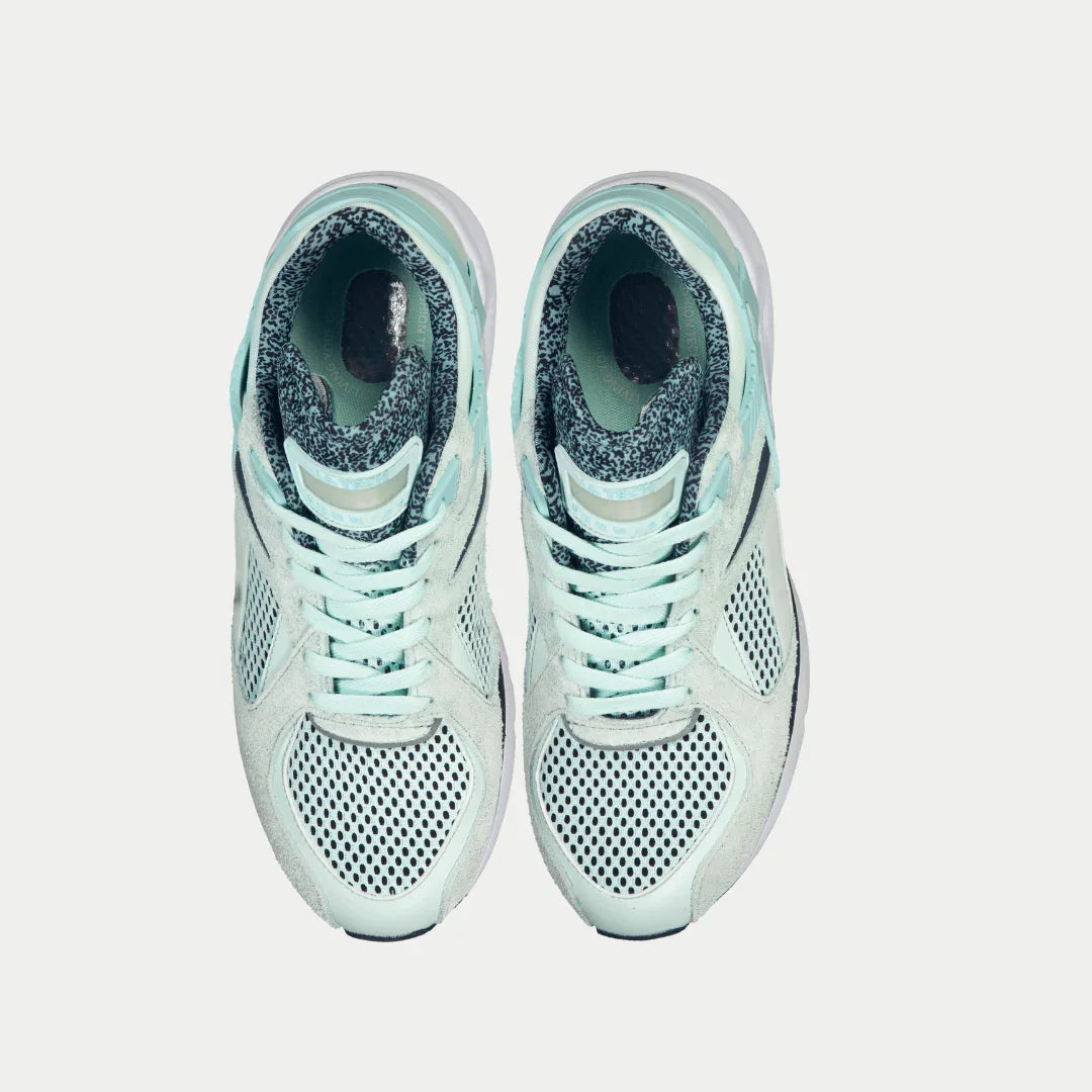Top view of LA Gear Women's Catapult Light-Up Lowtop | Mint x Black sneakers with genuine leather and comfort gel sock liner.