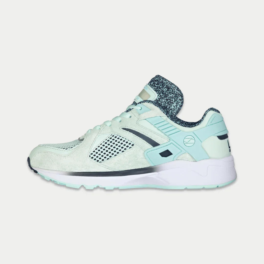 LA Gear Women's Catapult Light-Up Lowtop | Mint x Black sneaker with 90s inspired design and comfort features