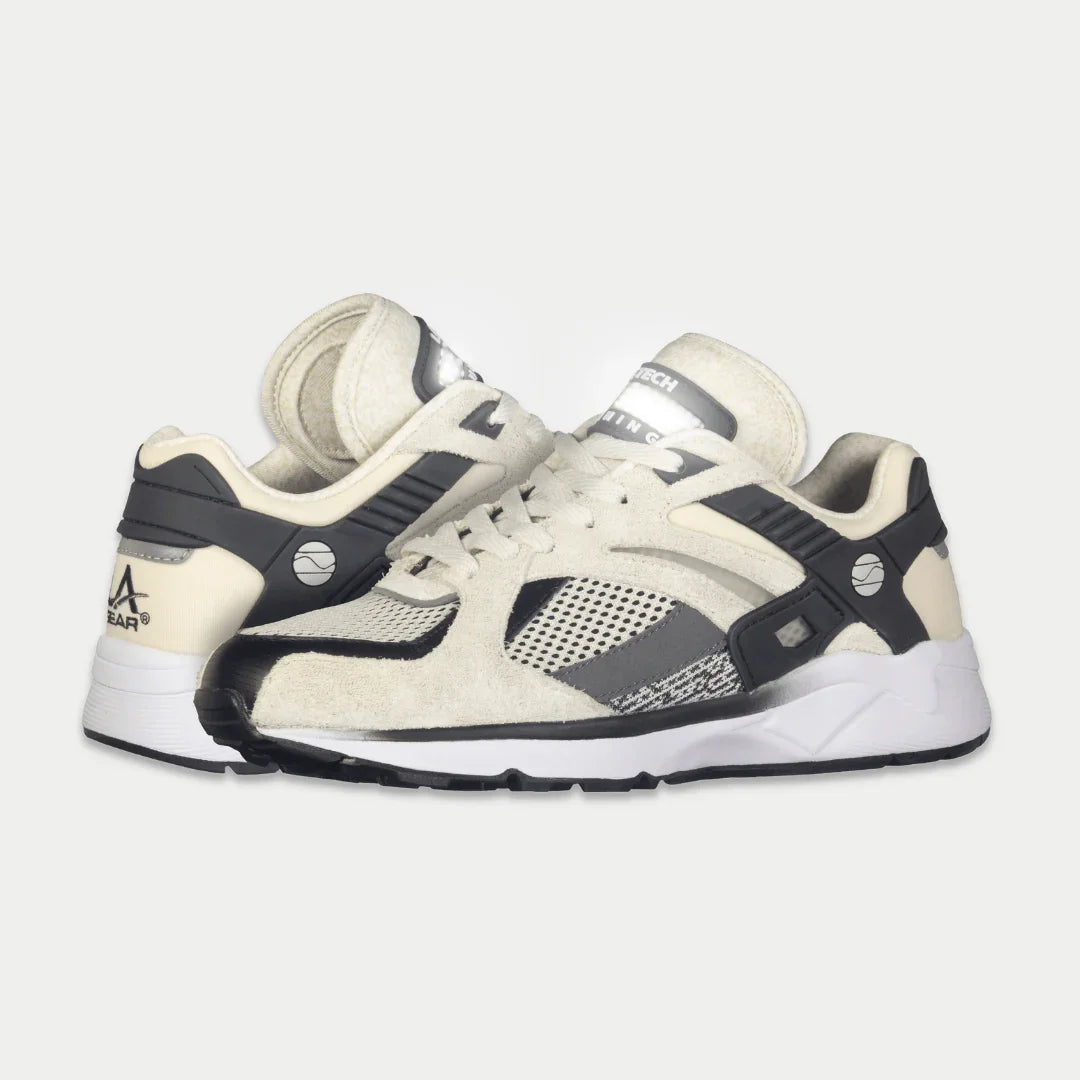 LA Gear Women's Catapult Light-up Lowtop | White x Black sneakers with 90s inspired design and light-up feature.