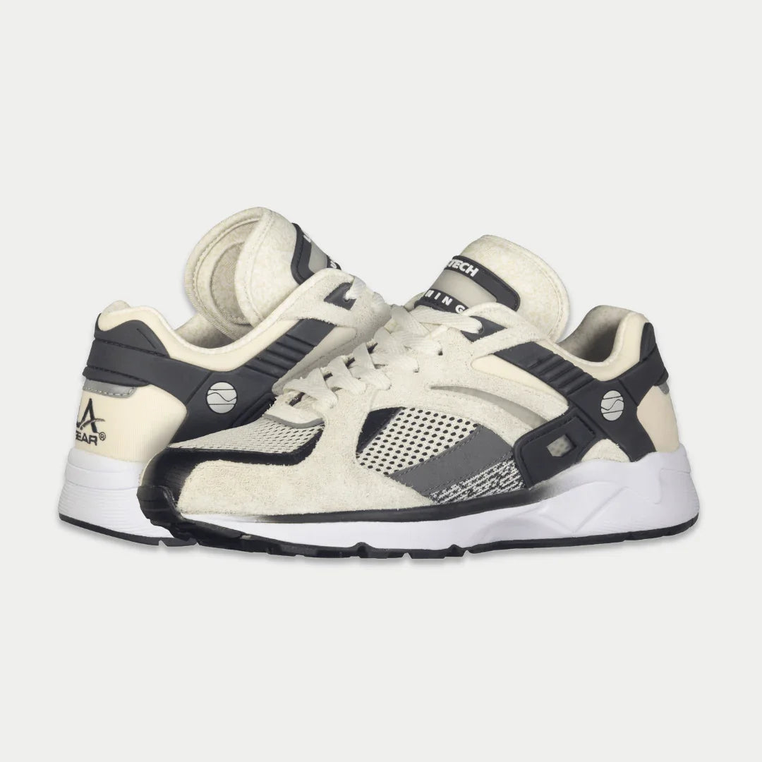 LA Gear Women's Catapult Light-up Lowtop | White x Black sneakers with 90s inspired design and iconic light-up detailing.