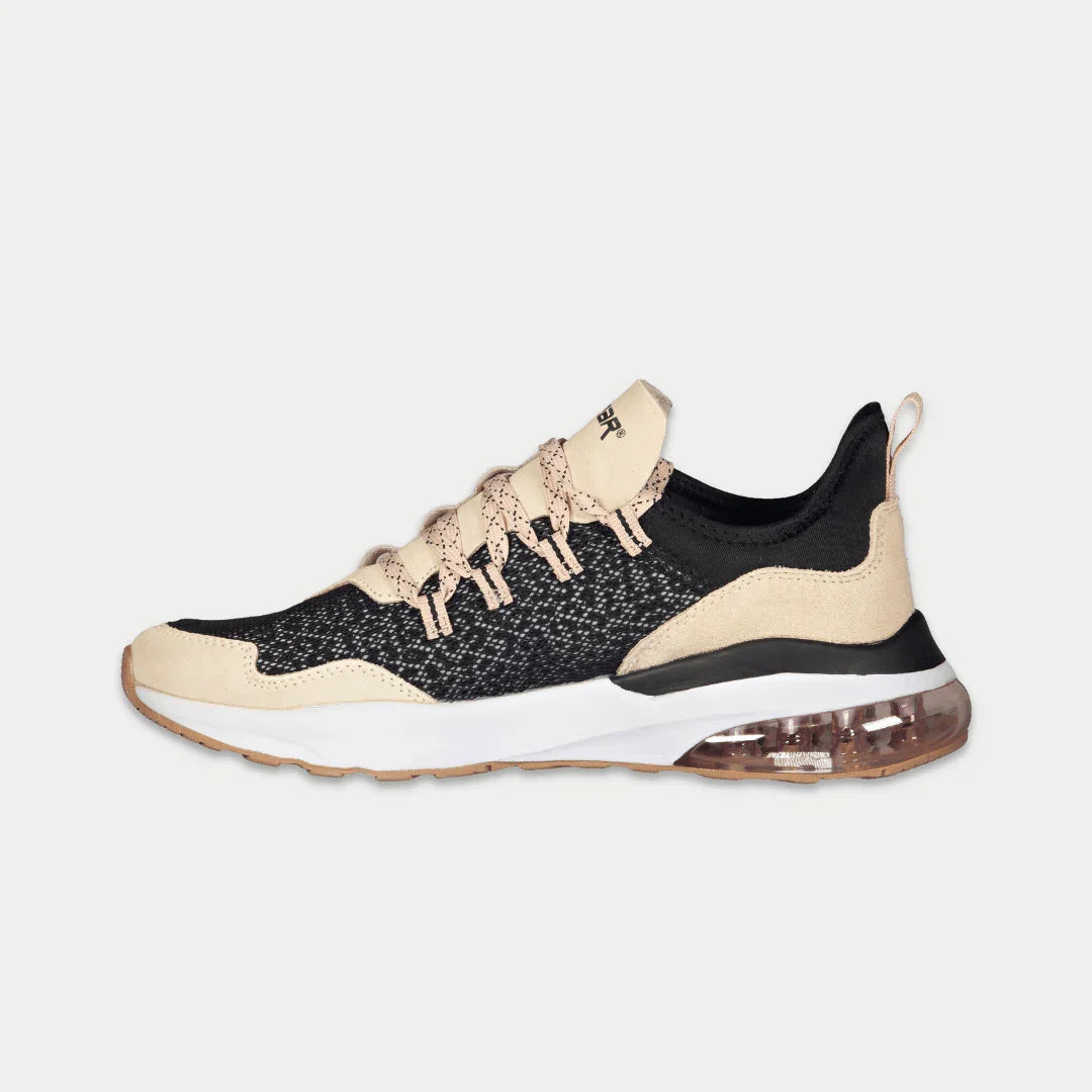 LA Gear Women’s Runyon Lowtop | Black x Pink sneaker featuring suede tongue and gel outsole for comfort and style.