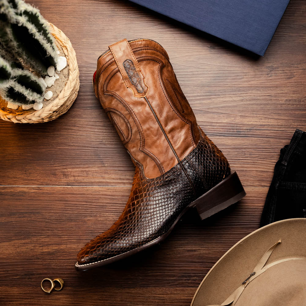 Missouri Lisboa boot made from genuine Python skin and full-grain leather, showcasing Western craftsmanship and style.