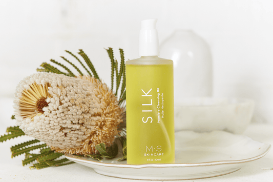 SILK Ayurvedic cleansing oil with Frankincense and Black Cumin, luxurious skincare for removing makeup and pollutants.