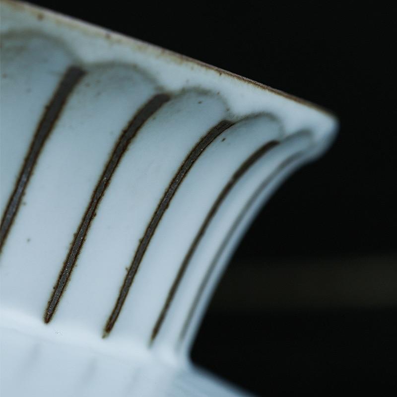 Close-up of the Retro Ceramic Cake Stand showcasing its solid ceramic pattern with a rounded edge design.