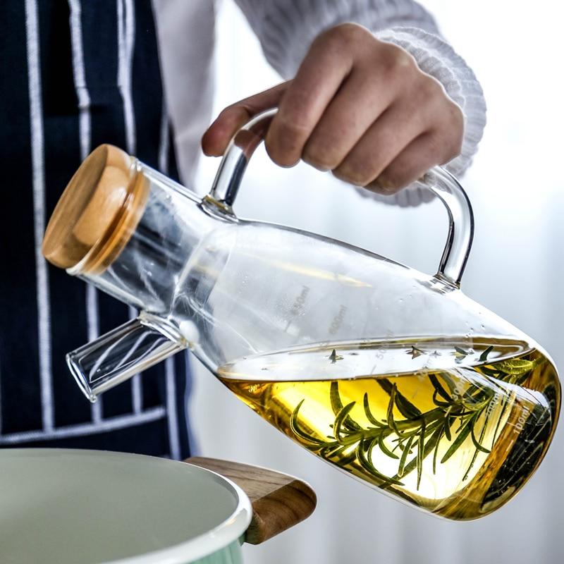 Modern Heat-Resistant Oil Bottle made of eco-friendly engraved glass, round shape with wooden lid, ideal for cooking