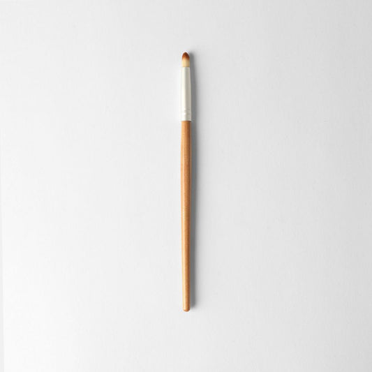 Round Small Eyeshadow Brush for precise color application and blending, vegan and eco-friendly design for all eye shapes and sizes.