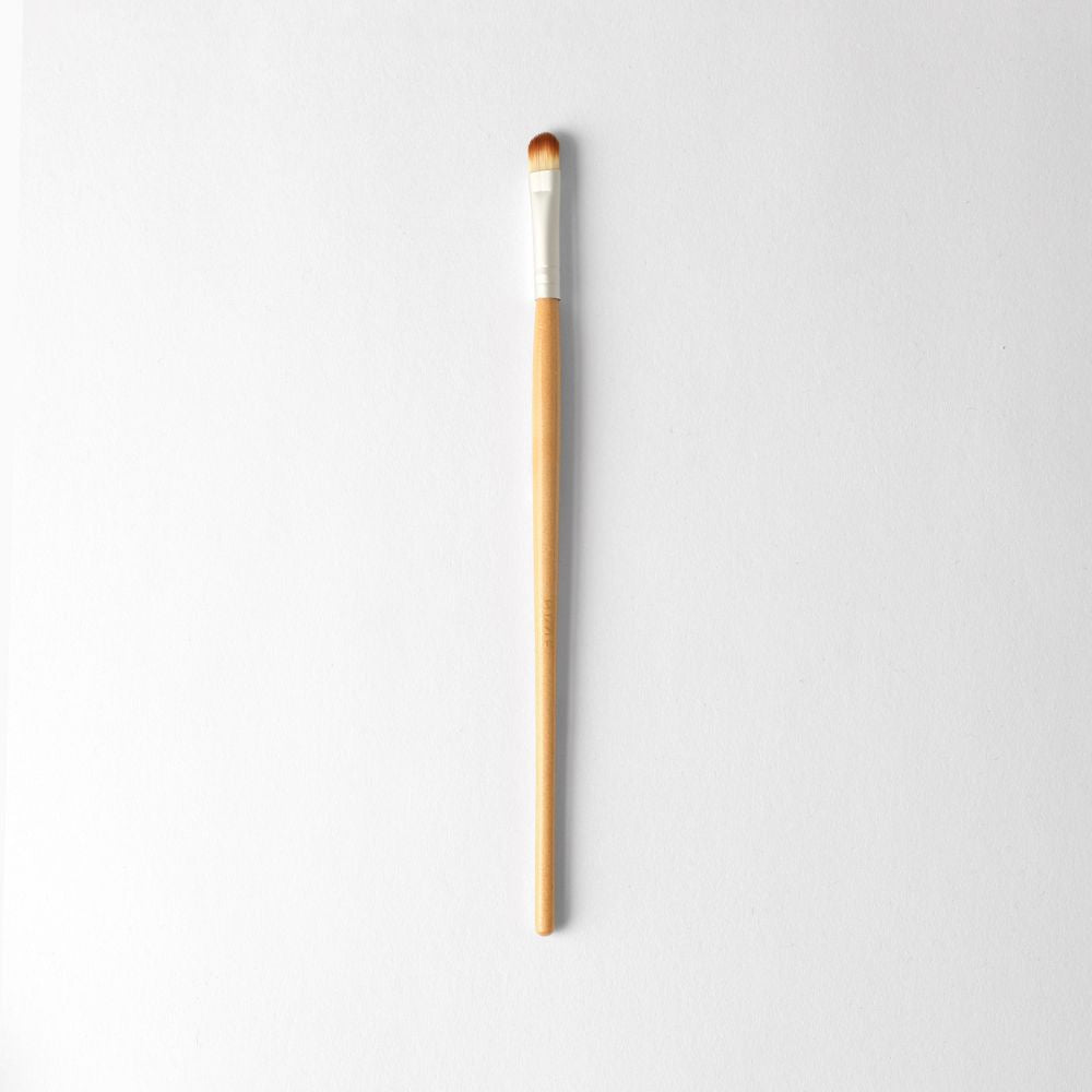 Vegan small eyeshadow brush for precision application and crease definition, eco-friendly wooden handle, perfect for makeup detail.