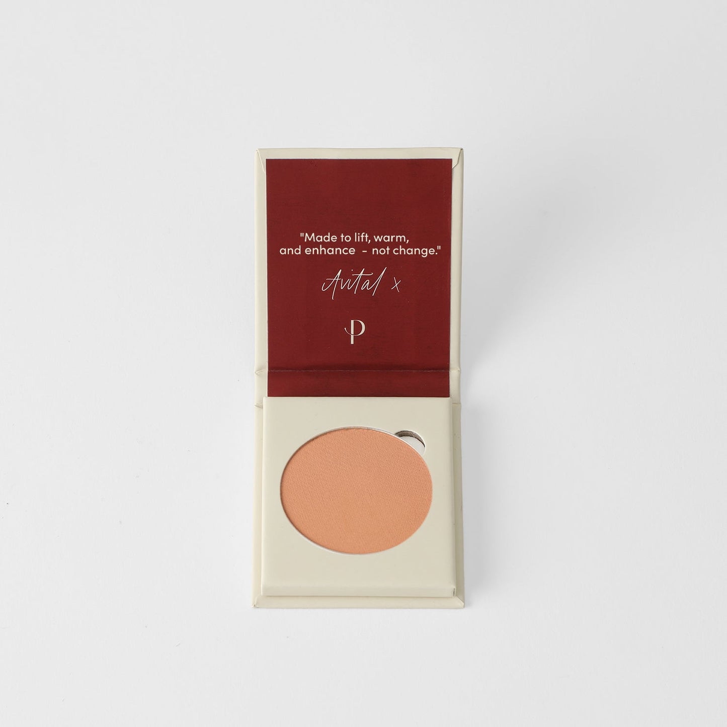 Blush in magnetic palette with vegan blendable shade for all skin tones.