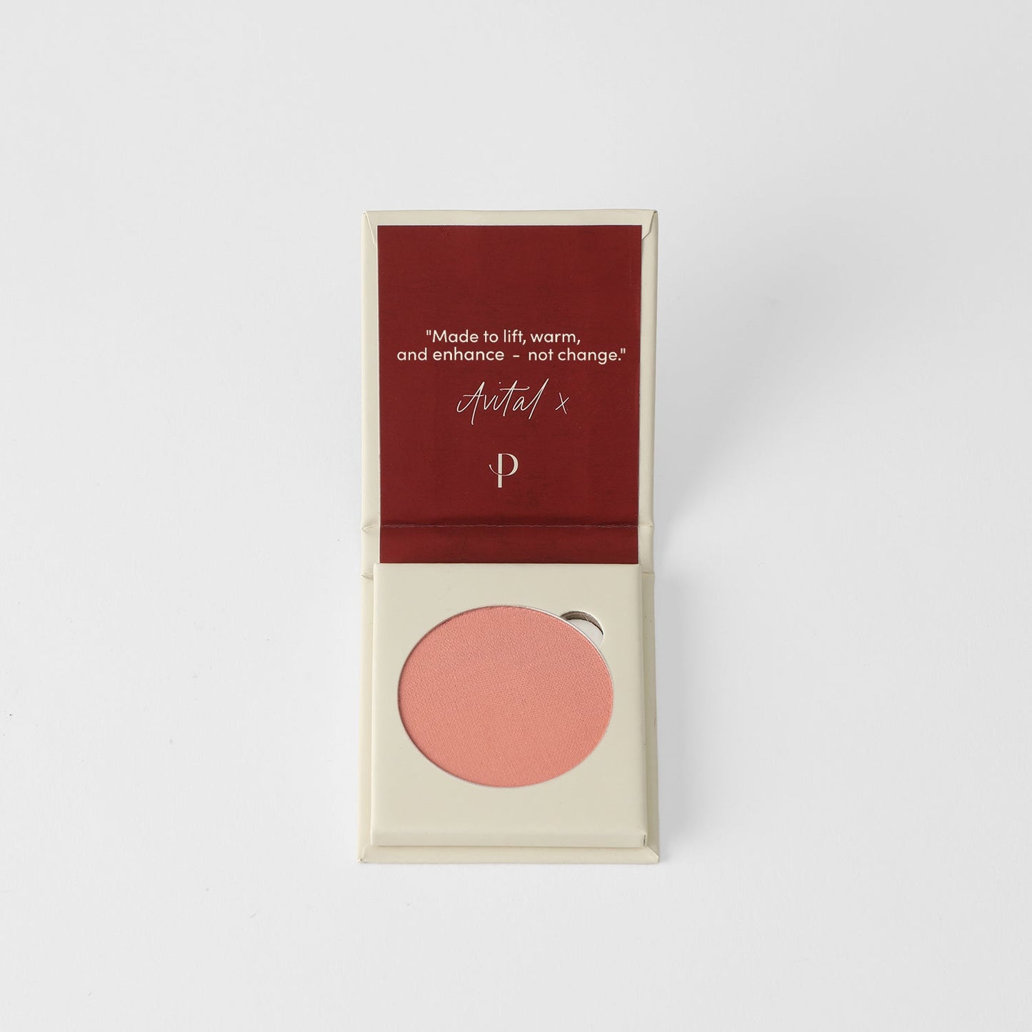 Blush in pink shade, vegan and blendable, perfect for customizable magnetic palettes.