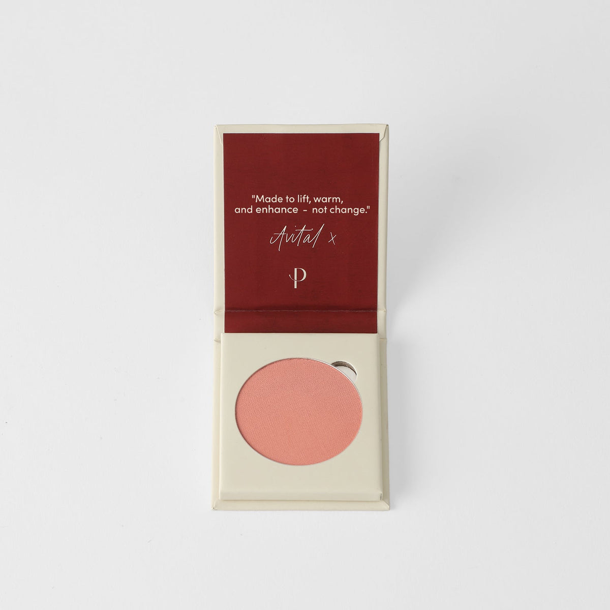 Blush in pink shade, vegan and blendable, perfect for customizable magnetic palettes.