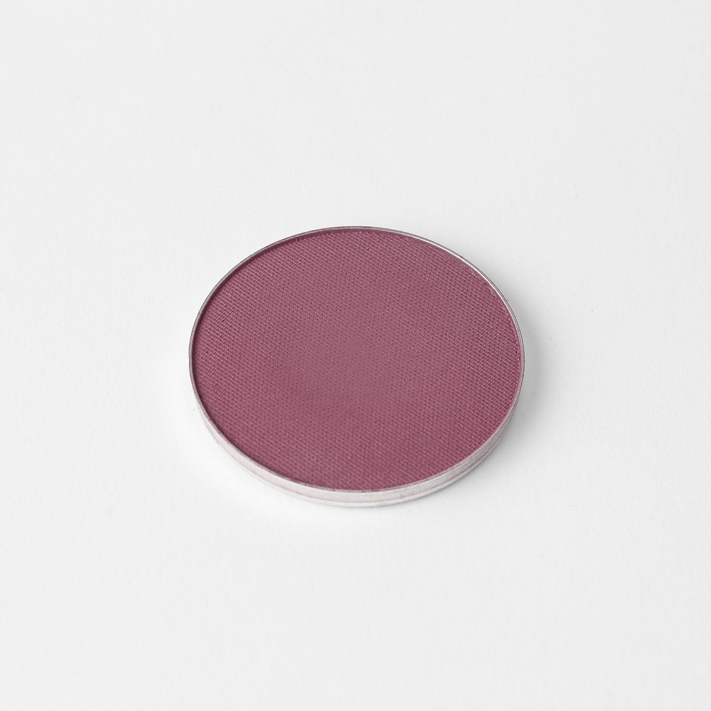 Vegan blush in a mauve shade, blendable and buildable with magnetic base for palettes. Perfect pop of color for any occasion.