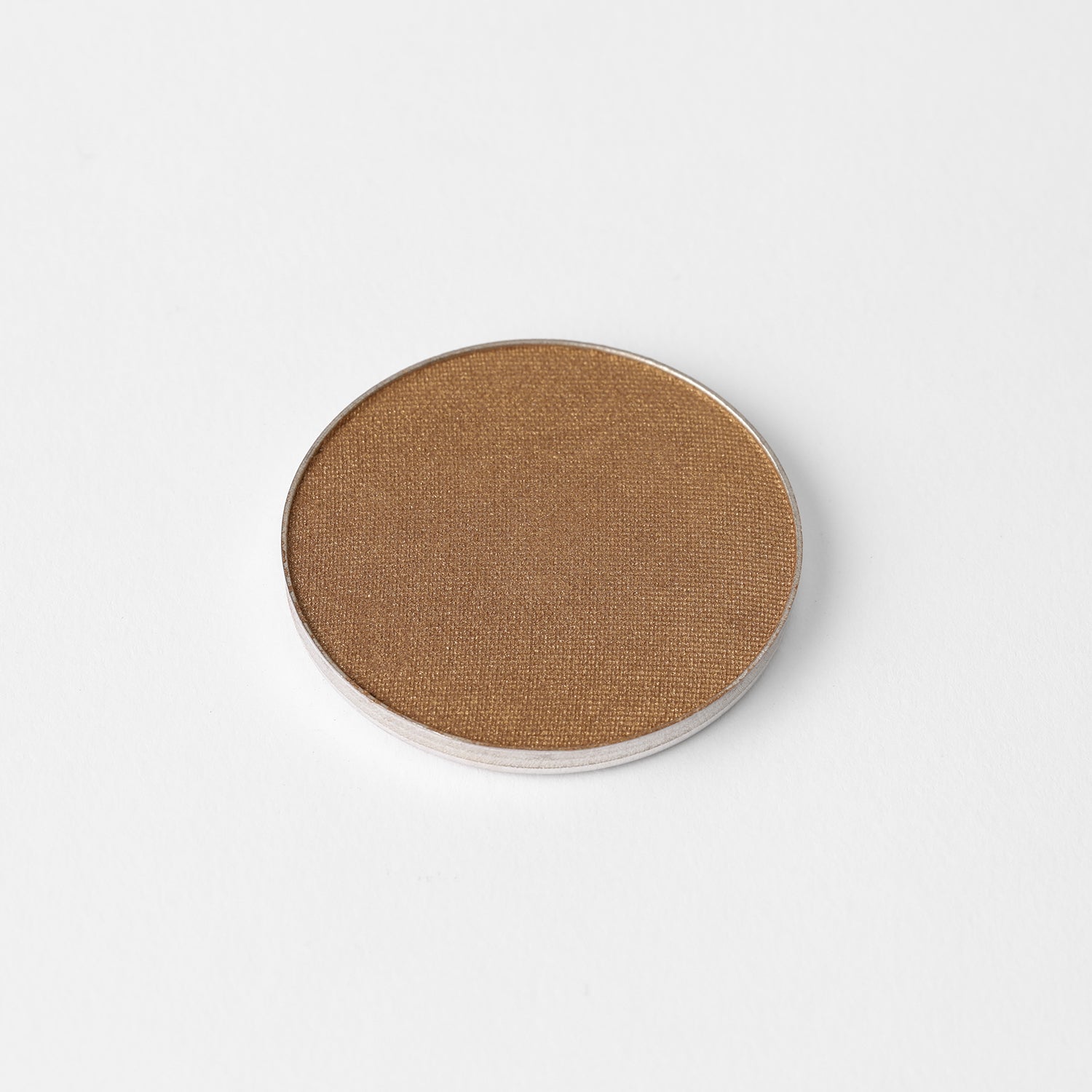 Bronzer with matte or shimmer finish, perfect for natural warmth and dimension. Vegan-friendly and customizable in magnetic palettes.