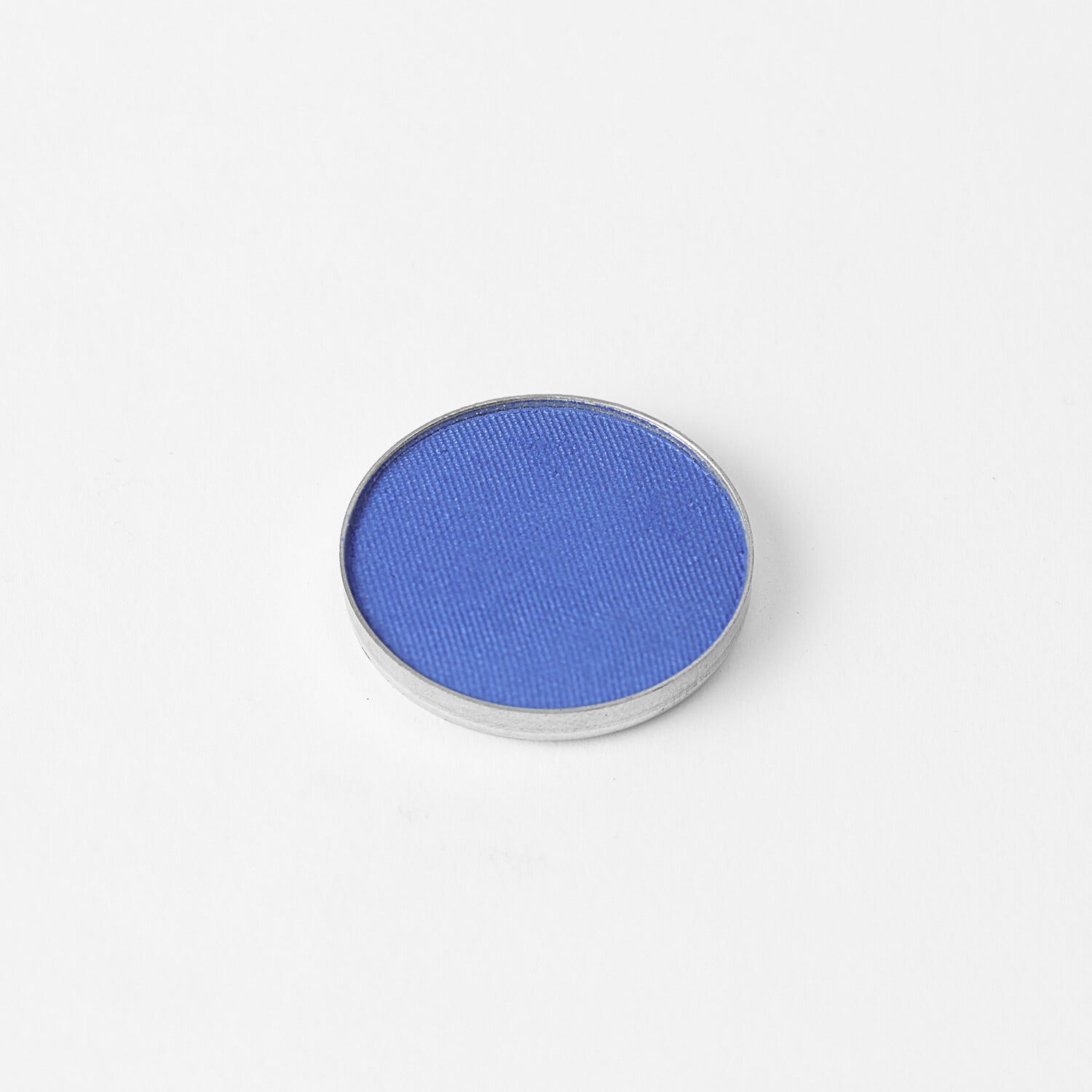 Glow Pressed Eyeshadow in rich blue pigment for buildable, long-lasting shimmer. Vegan and easy to blend. Ideal for subtle or bold looks.