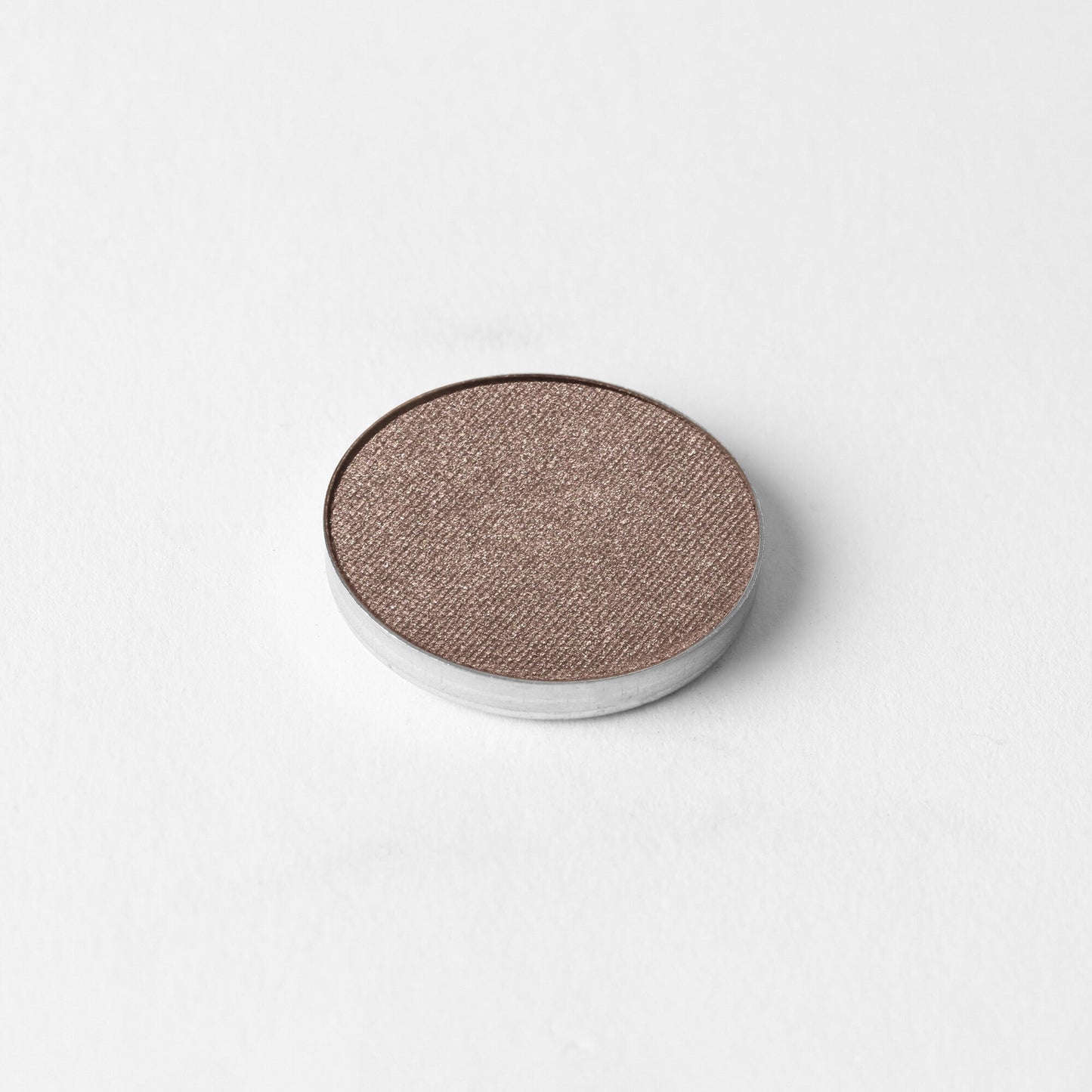 Glow Pressed Eyeshadow, luminous vegan shadow with rich pigments, smooth application, ideal for soft shimmer or detailed definition.