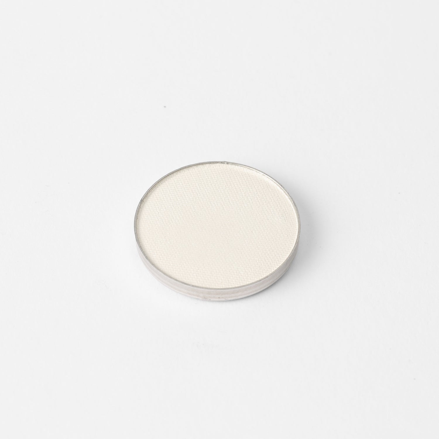 Glow Pressed Eyeshadow pan with creamy vegan pigments, perfect for a luminous look. Long-lasting and blendable, ideal for any makeup style.