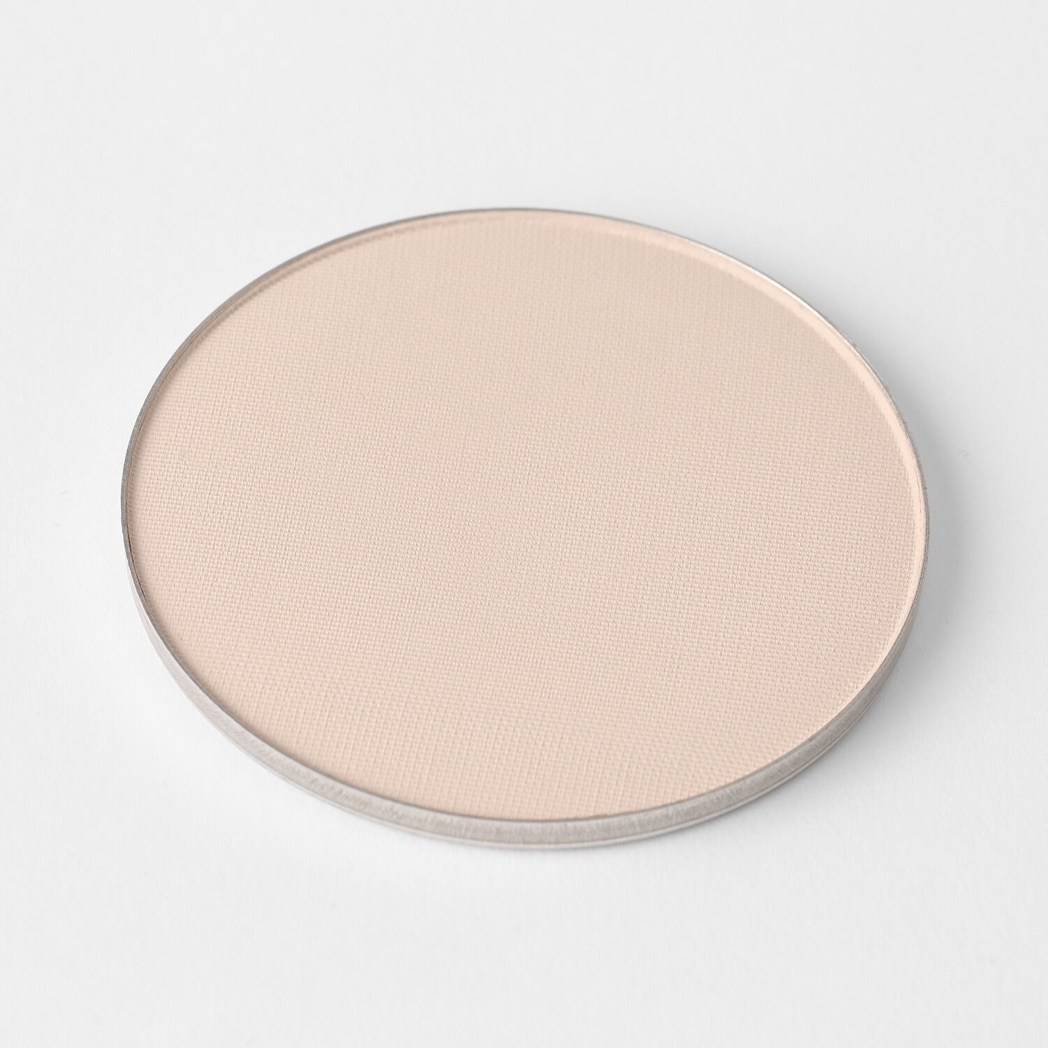 Face Powder in a round pan for seamless application and long-lasting coverage, suitable for vegan makeup lovers.