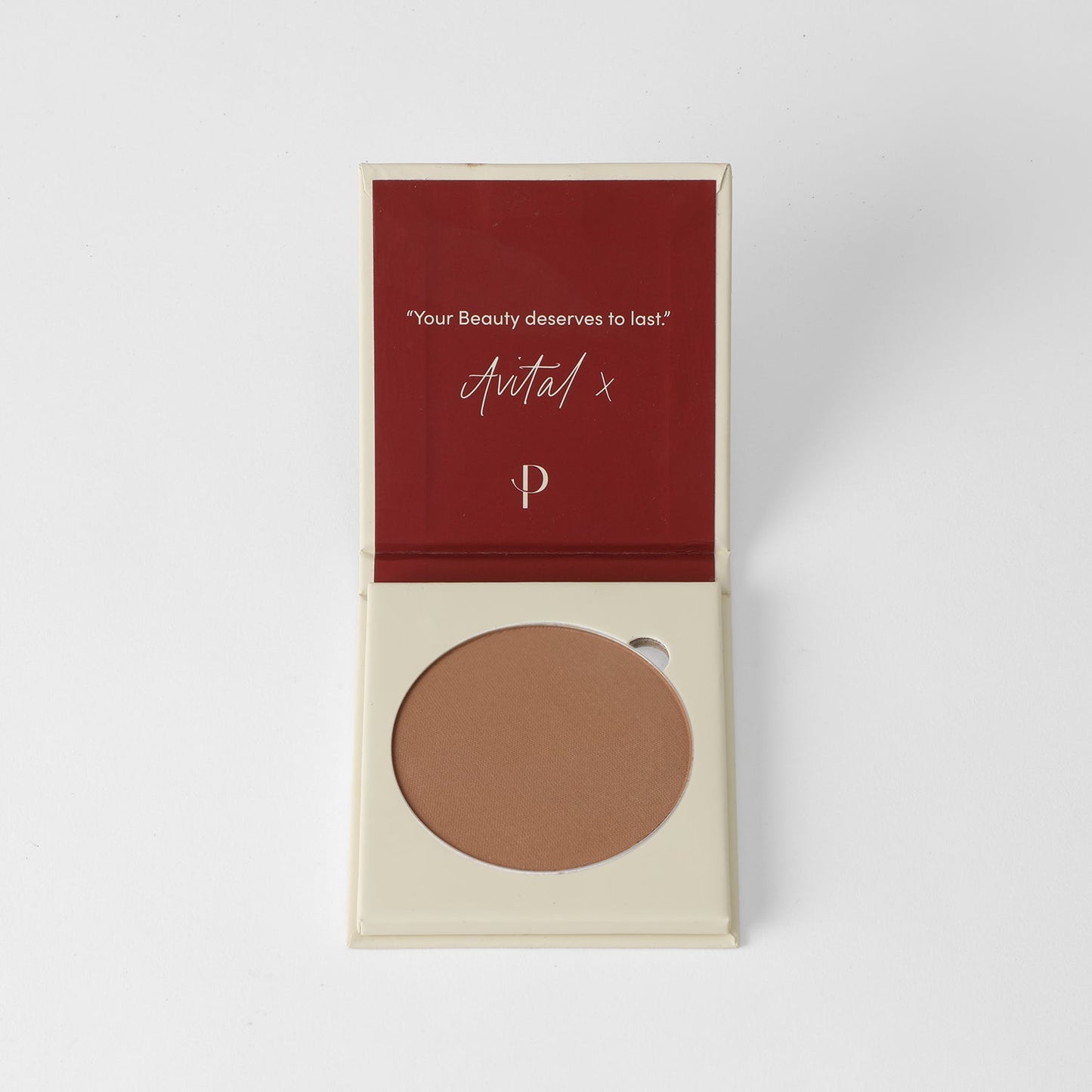 Face Powder in compact, lightweight vegan formula for long-lasting coverage, suitable for magnetic palettes.